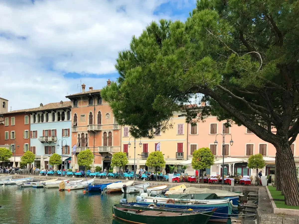 Desenzano del Garda to Milan private transfer